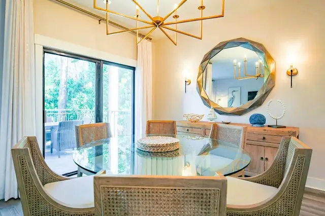 Dining area at Harbour South Club 1113